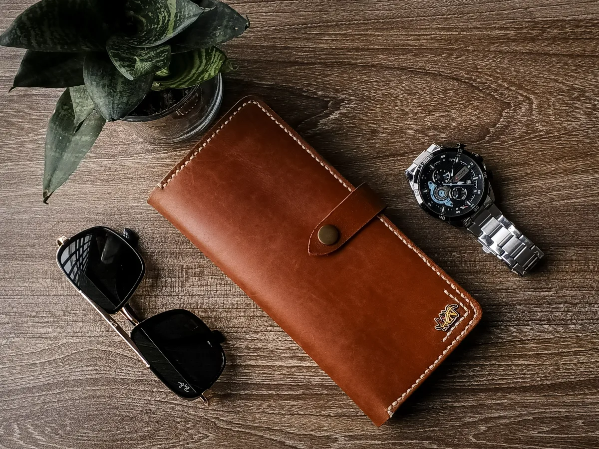 Valises leather craftsmanship detail